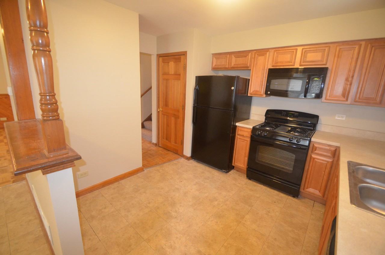 26W429 Cooley Ave - Photo 3 of 5