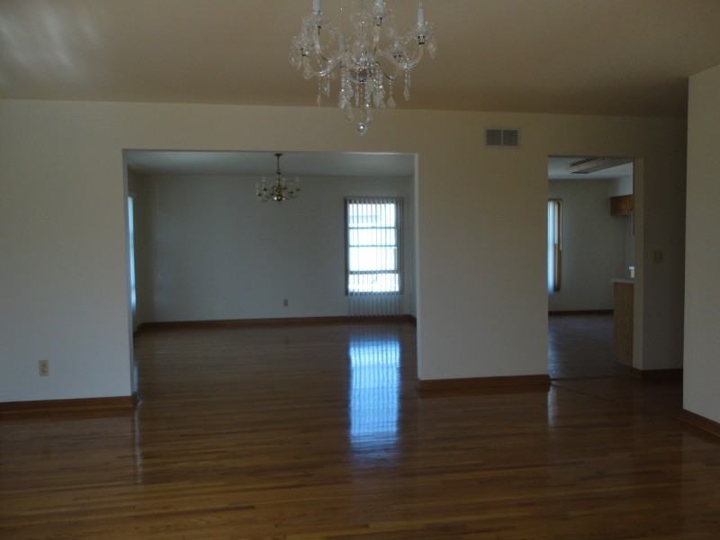 180 Arlington Ave - Photo 3 of 17