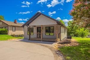 featured image of 2624 Washington Ave #1