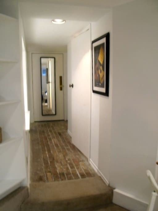 Queen St E & Balsam Ave - Photo 4 of 13