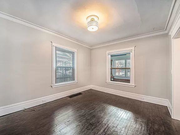 1311 Sigsbee St Se - Photo 2 of 17