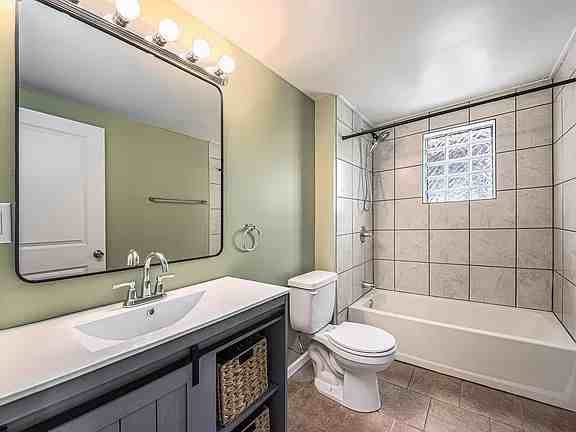 1311 Sigsbee St Se - Photo 3 of 17