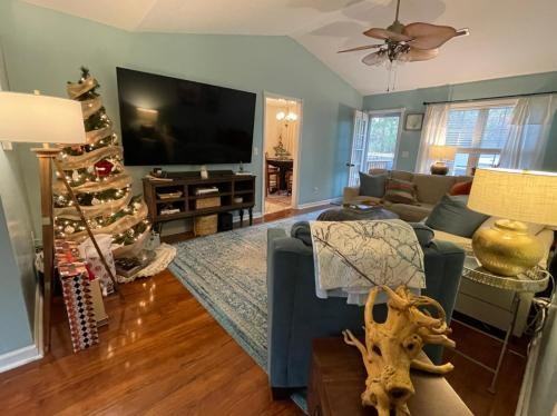 385 Sloop Point Rd - Photo 2 of 15