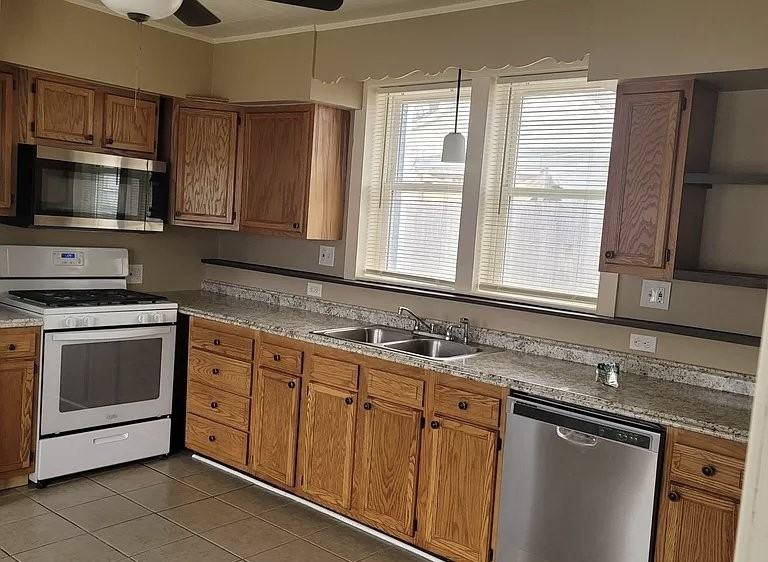 205 5th St - Photo 2 of 20