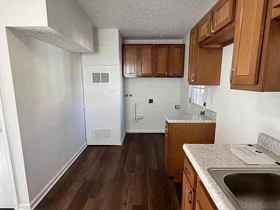 946 Blenheim Rd - Photo 3 of 19