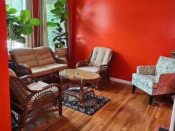404 Liberty Ct - Photo 2 of 11