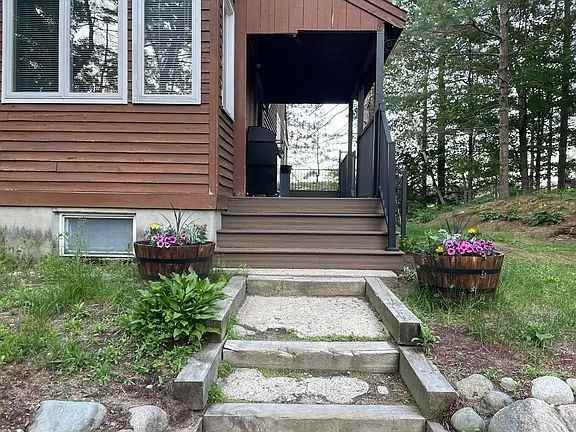 29 Windy Point Rd N - Photo 3 of 17