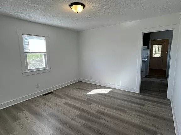 2212 Antioch Rd - Photo 3 of 15