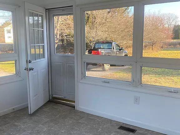 683 River Rd - Photo 3 of 17