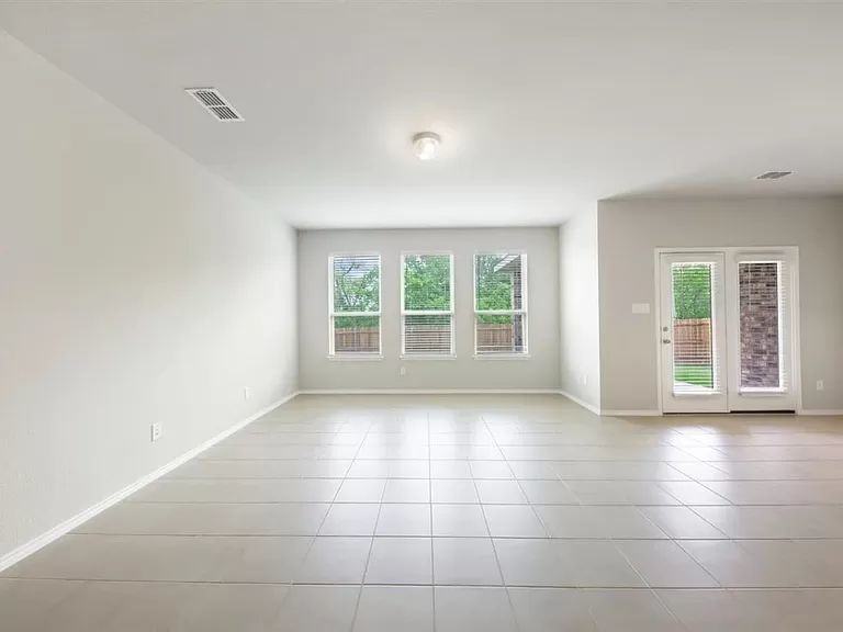 6304 Cleat Ct - Photo 2 of 9