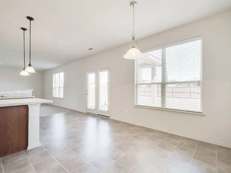 6304 Cleat Ct - Photo 3 of 9