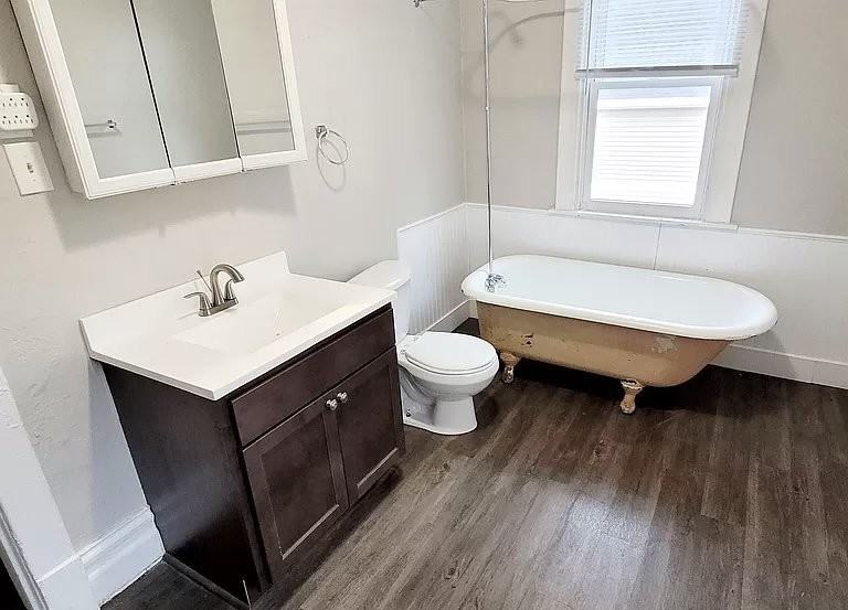 835 Bates St Se - Photo 3 of 12