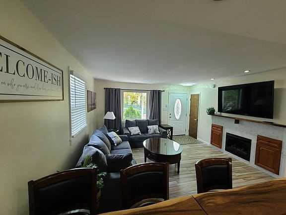 1059 N Michigan Ave - Photo 2 of 19