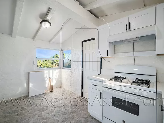 388 Maria Rd - Photo 2 of 5