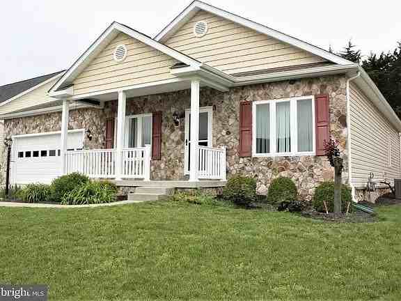 147 Settlers Way - Photo 2 of 14