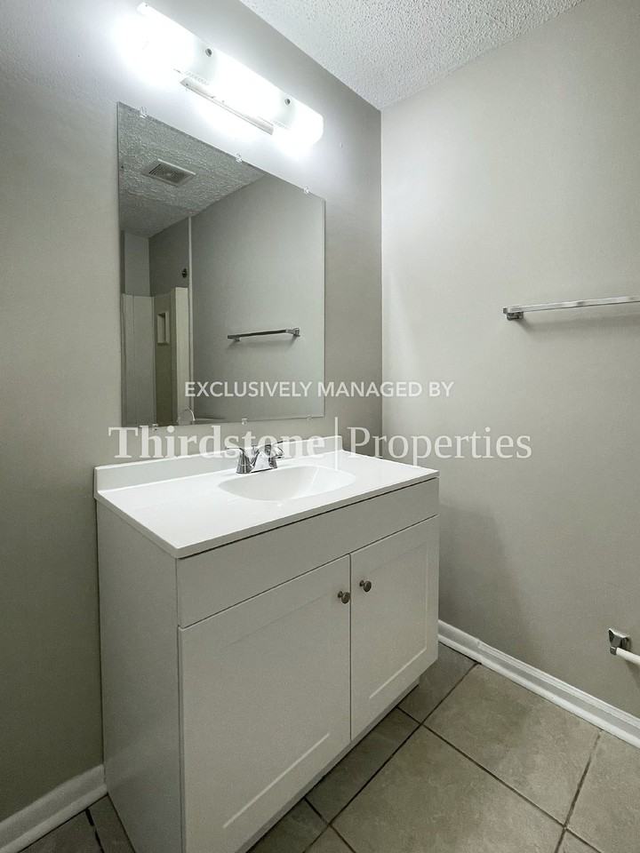 8124 San Jose Manor Dr E #4 - Photo 6 of 14