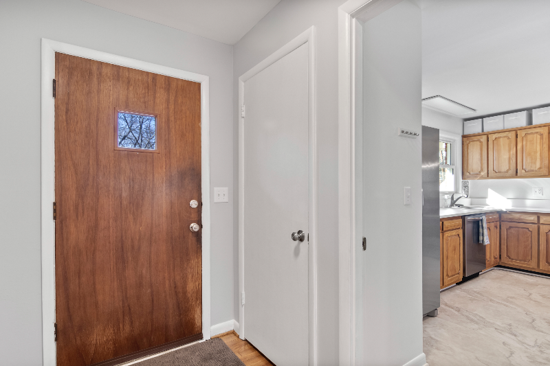 5228 Easton Dr - Photo 2 of 30