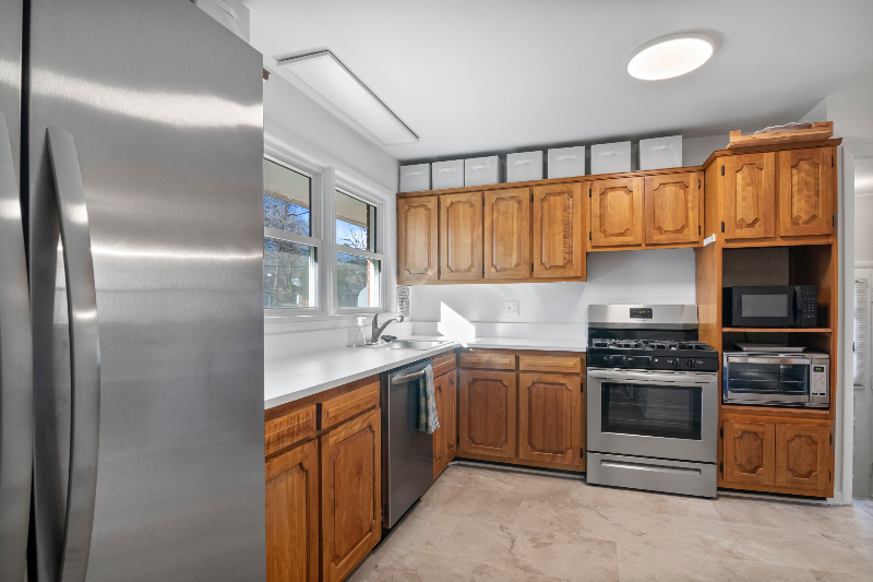 5228 Easton Dr - Photo 3 of 30