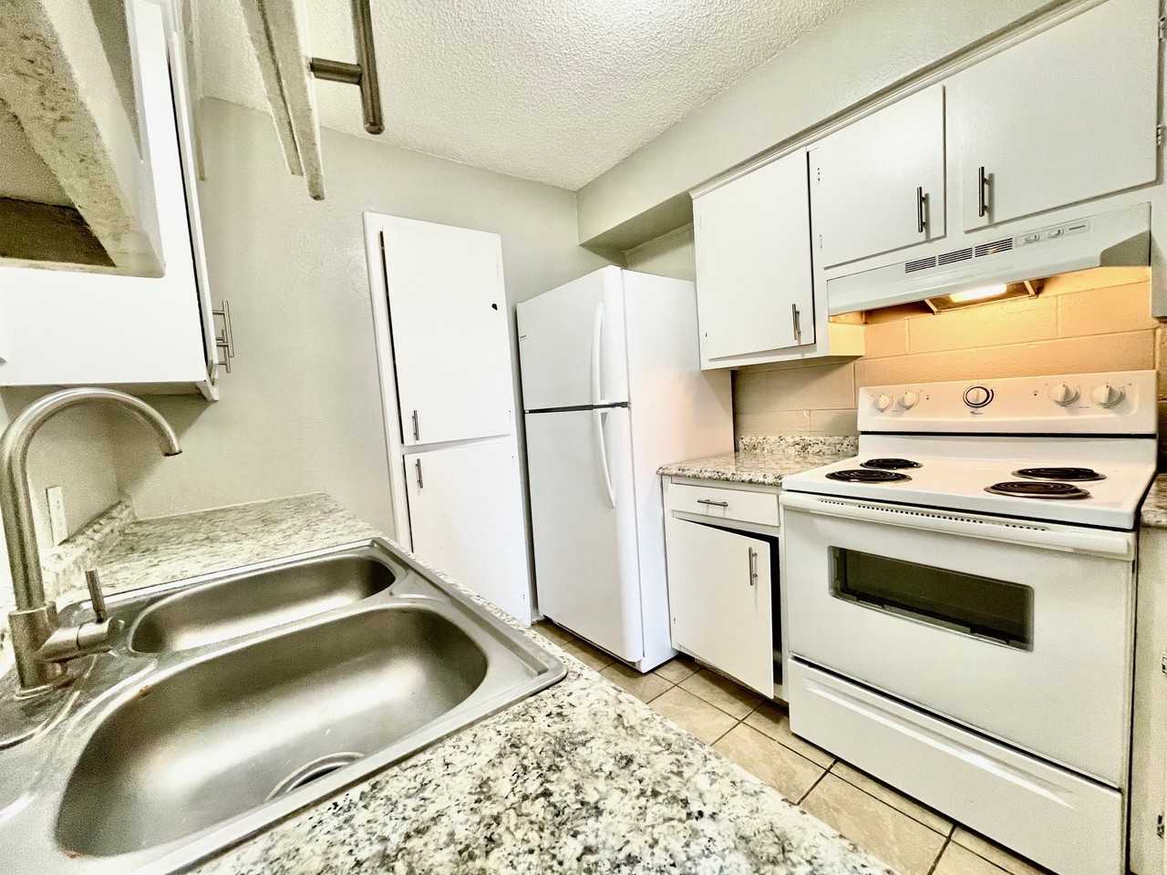 3822 Englewood Cir #3822 - Photo 7 of 31