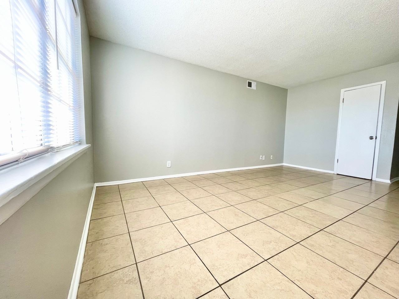 3913 Englewood Cir #3913 - Photo 2 of 29