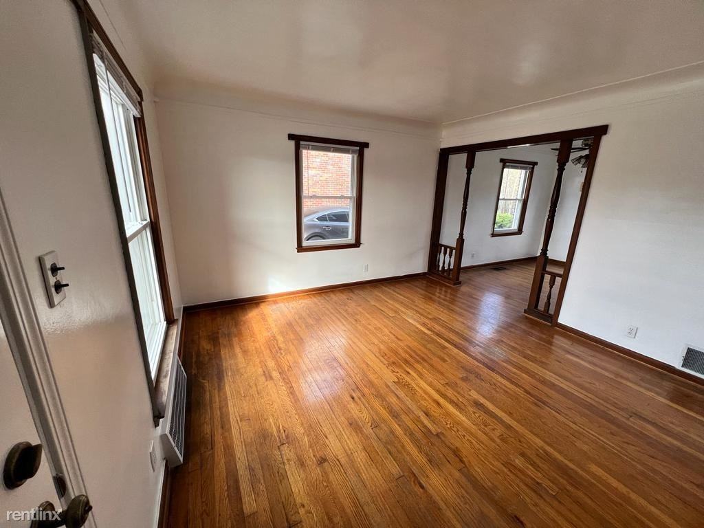 18463 Outer Dr - Photo 2 of 13