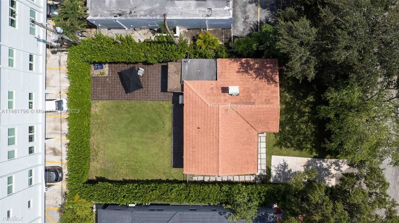 806 Monterey St - Photo 2 of 16