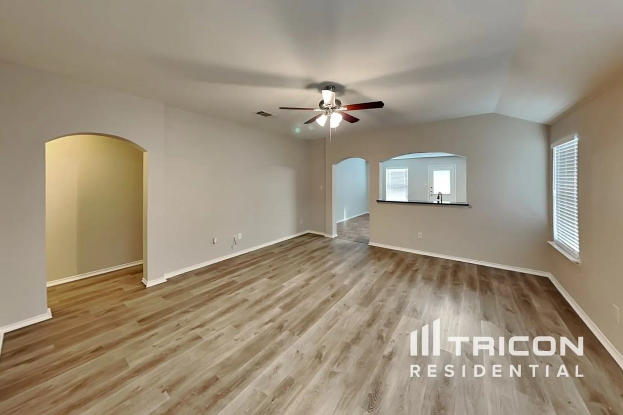 2604 Old Farm Dr - Photo 3 of 34