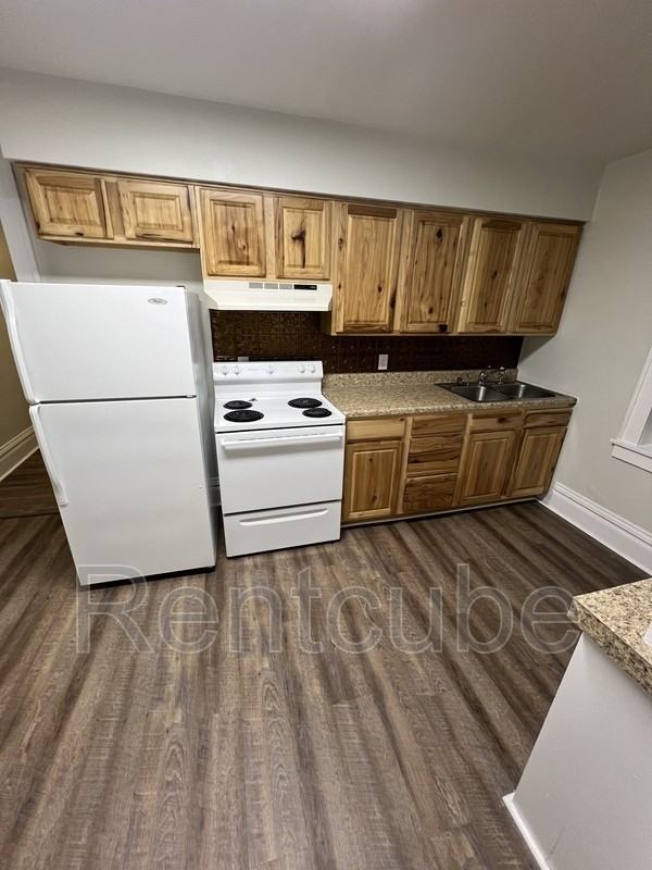 243 W 11th St #6 - Photo 3 of 14