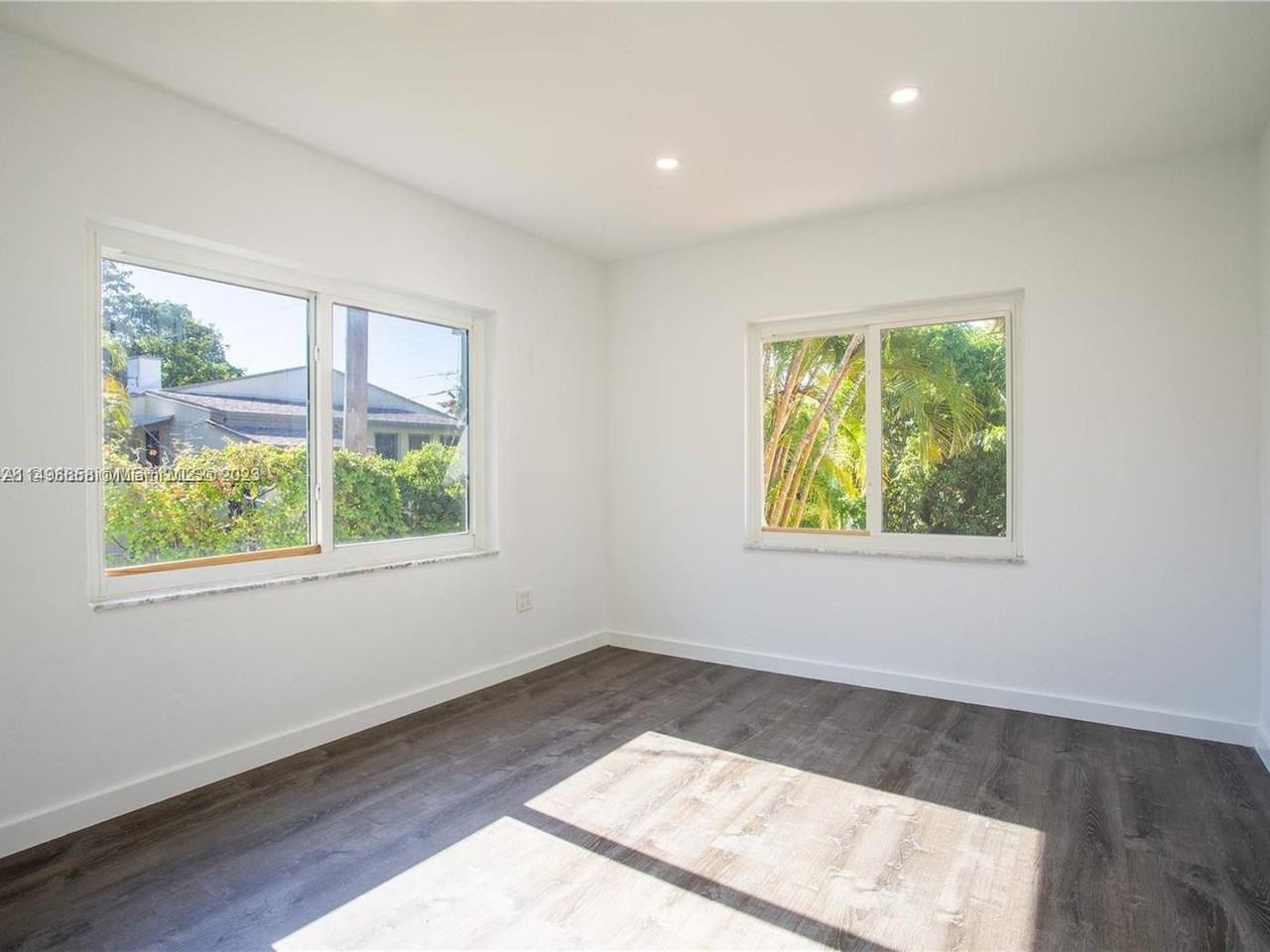 2520 Sw 22nd Ter - Photo 4 of 64