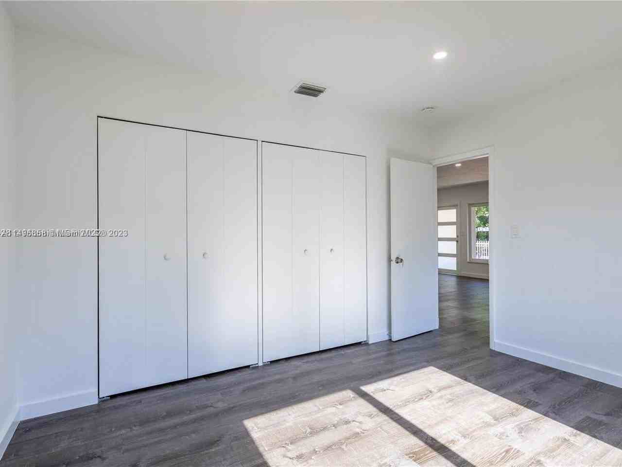 2520 Sw 22nd Ter - Photo 3 of 64