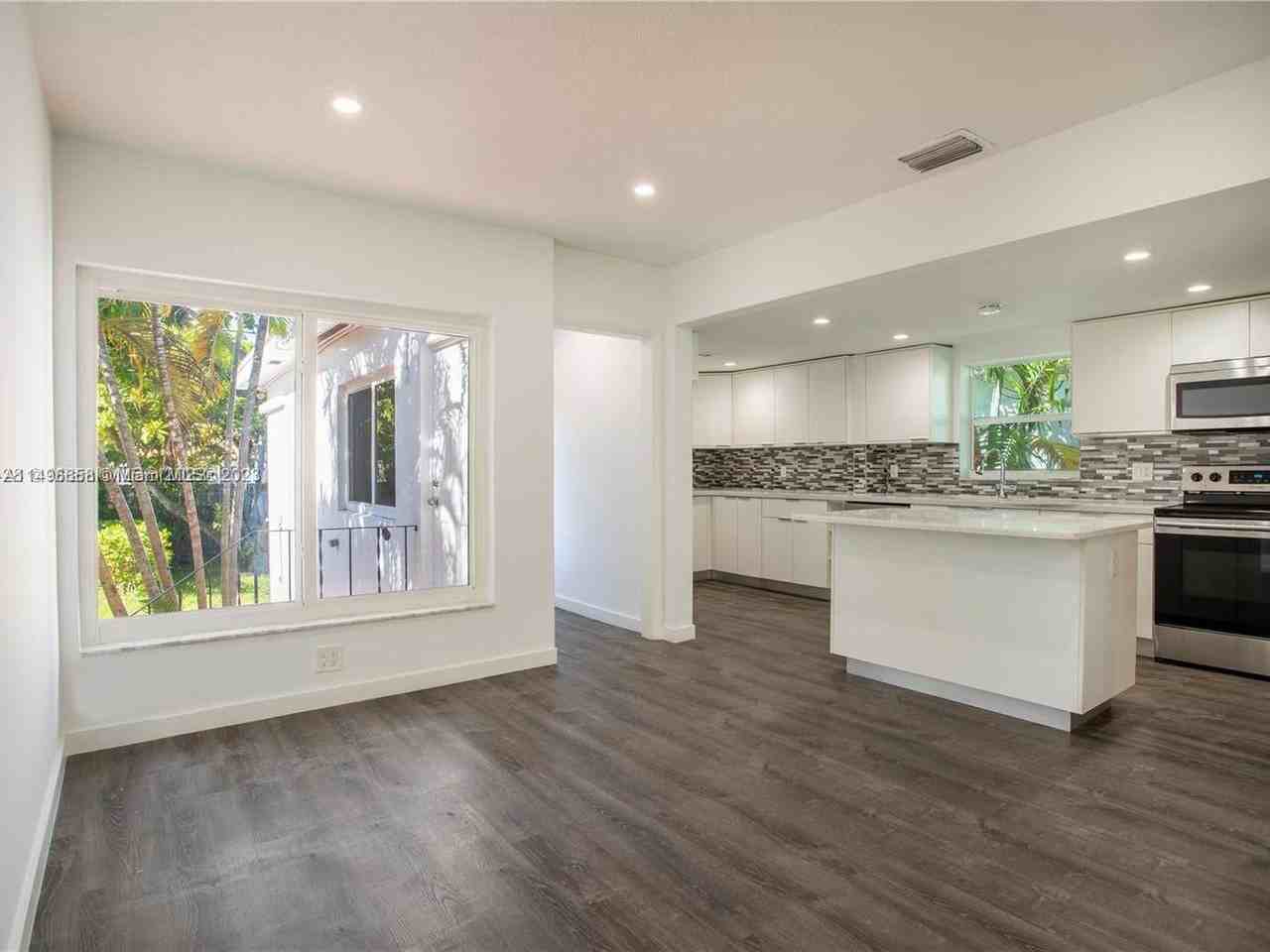 2520 Sw 22nd Ter - Photo 7 of 64