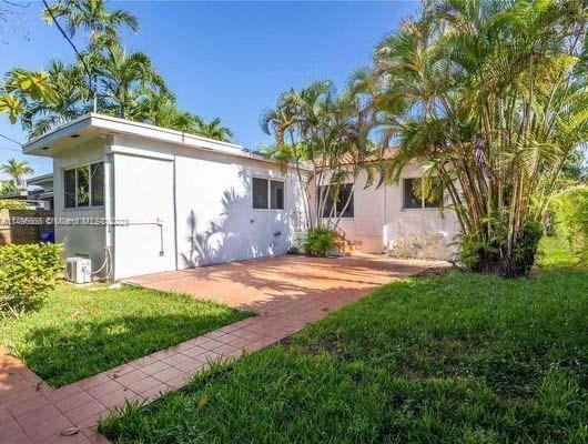 2520 Sw 22nd Ter - Photo 2 of 64