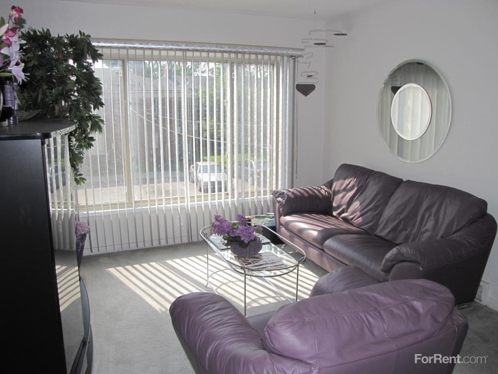 French Quarters Apartments & Townhomes 18450 Chicago W, Detroit, MI