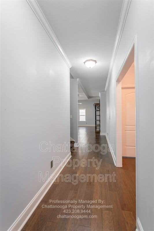 5564 Bungalow Cir - Photo 3 of 32