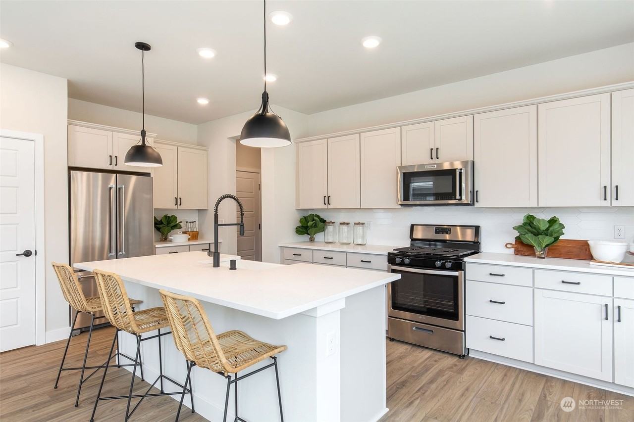 5322 Thornhill Ave Sw #NA - Photo 3 of 20