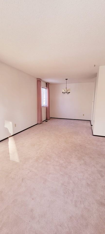 1424 Chancellor Dr #1 - Photo 3 of 10