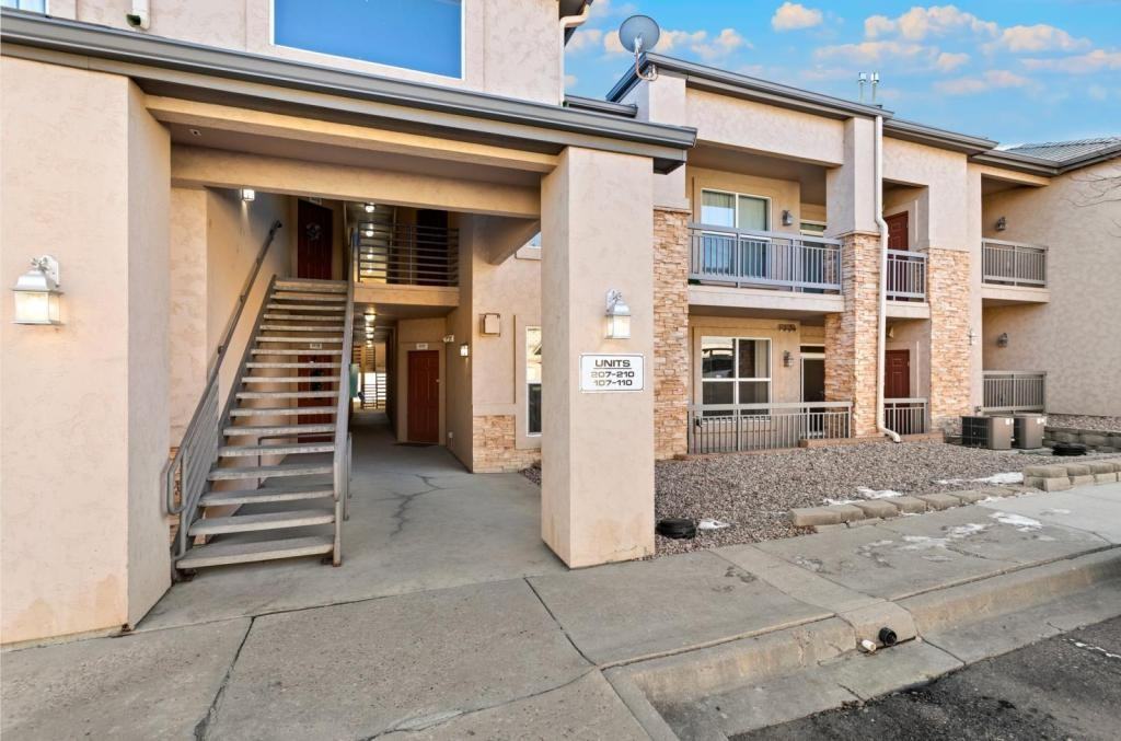 605 Cougar Bluff Pt - Photo 4 of 29