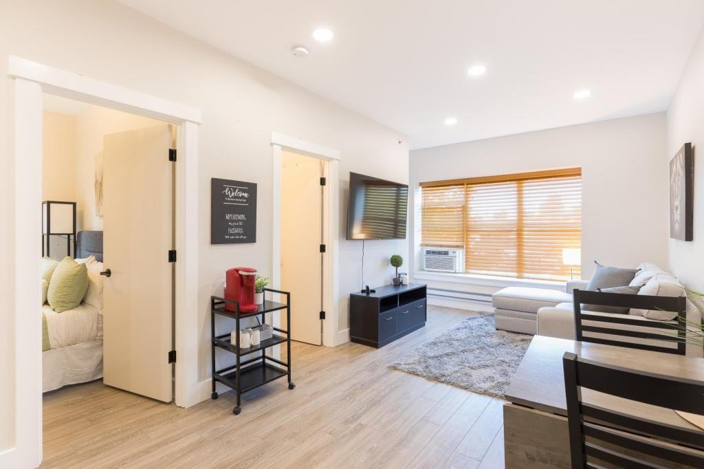 512 2nd Ave N #206