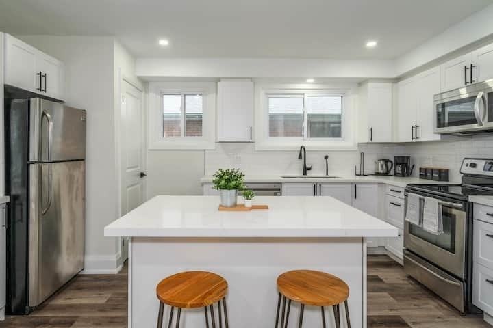 3482 Rexway Dr - Photo 3 of 13