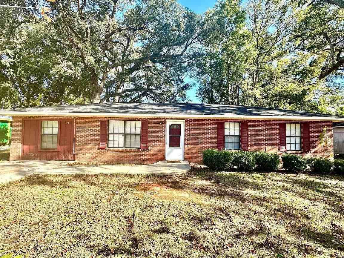 211 Marshall St - Photo 2 of 10