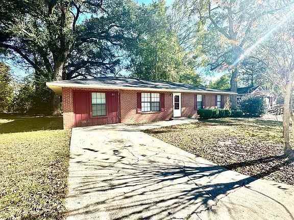 211 Marshall St - Photo 3 of 10