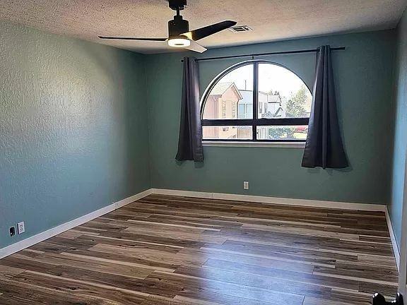 6300 Bingham Ct - Photo 3 of 37