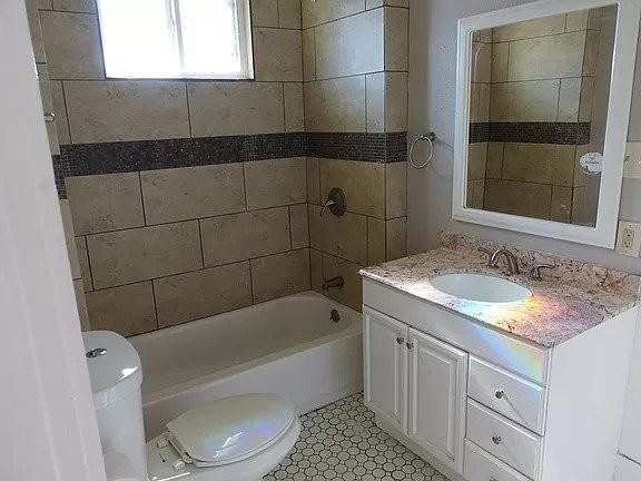 3717 Travis Ave - Photo 2 of 11