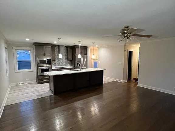 7206 S Thomas Ave - Photo 2 of 10