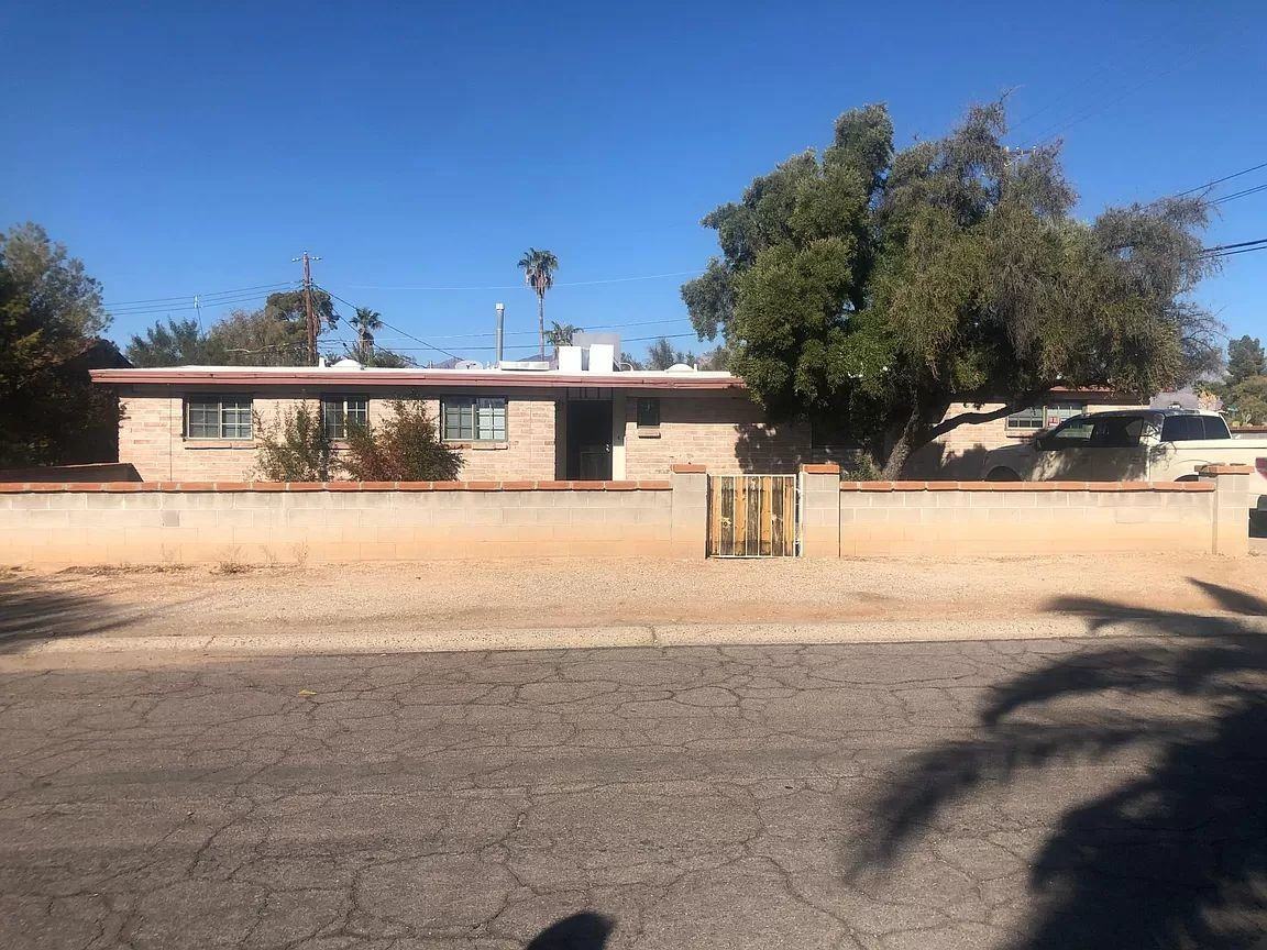 5457 E 9th St - Photo 2 of 11