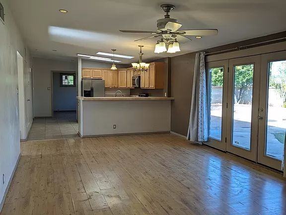 5457 E 9th St - Photo 3 of 11