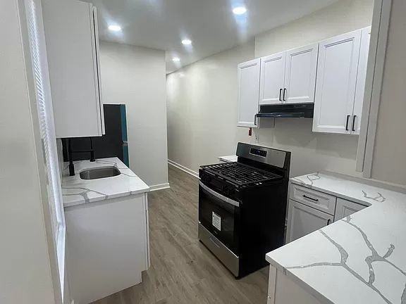 407 Stuyvesant Ave - Photo 2 of 12