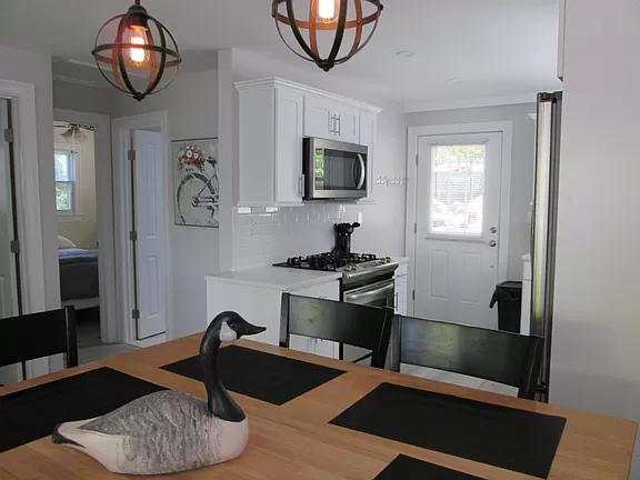 48 Deepwood Dr - Photo 3 of 4