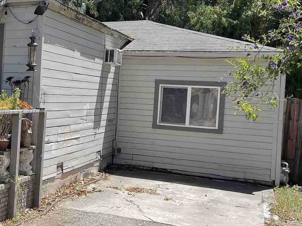 500B Lambert Way - Photo 2 of 7