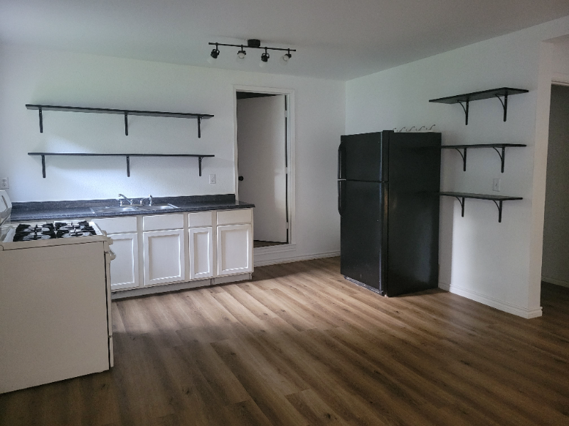 509 N Henry St #B - Photo 2 of 4